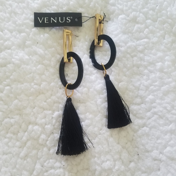 VENUS Jewelry - NWT tassel earrings